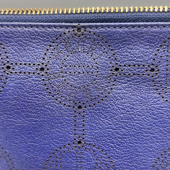 Henri Bendel Leather Gold-Tone Chain Signature Clutch - Picture 4 of 9